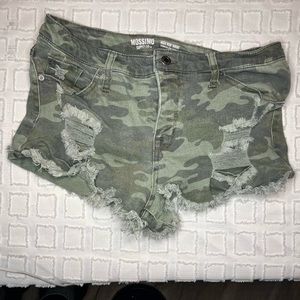 Mossimo Supply Co. High Rise Short Camo Size 12/31